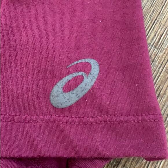 ASICS Short Sleeve V-Neck Wine Tee Small - Picture 3 of 5